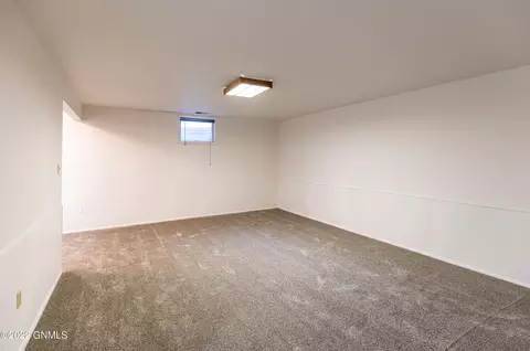 2121 Catherine Dr, Bismarck, ND 58501 photo 9