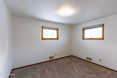 2121 Catherine Dr, Bismarck, ND 58501 photo 7