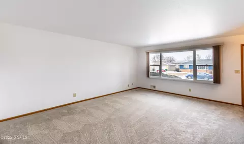 2121 Catherine Dr, Bismarck, ND 58501 photo 15