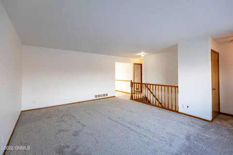 2121 Catherine Dr, Bismarck, ND 58501 photo 3