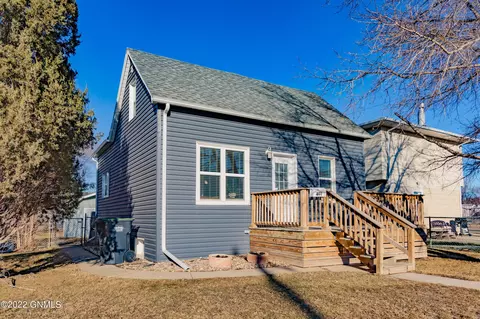 403 7th Ave SW, Mandan, ND 58554 photo 1