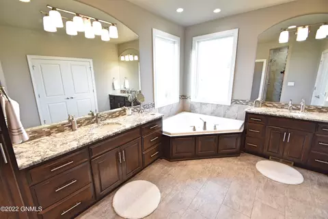 1107 Community Loop, Bismarck, ND 58503 photo 16