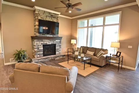1107 Community Loop, Bismarck, ND 58503 photo 5