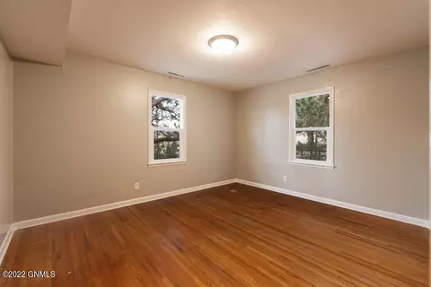 610 9th St NW, Mandan, ND 58554 photo 7