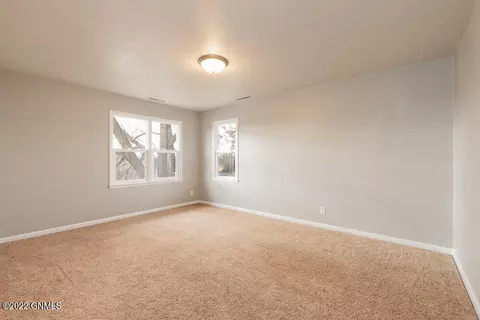 610 9th St NW, Mandan, ND 58554 photo 6