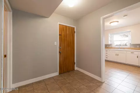 610 9th St NW, Mandan, ND 58554 photo 5