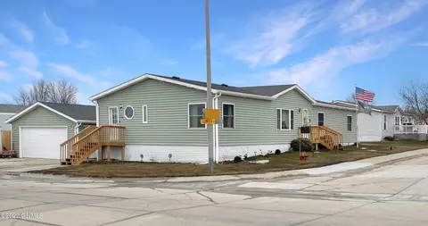 5000 Sumter Dr, Bismarck, ND 58503 photo 1