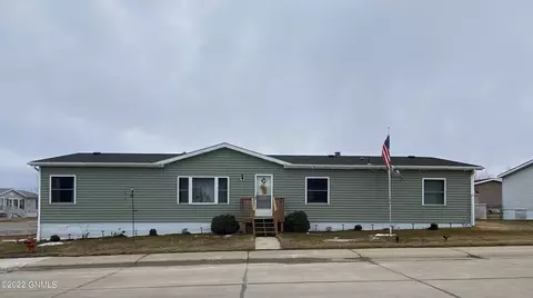 5000 Sumter Dr, Bismarck, ND 58503 photo 2