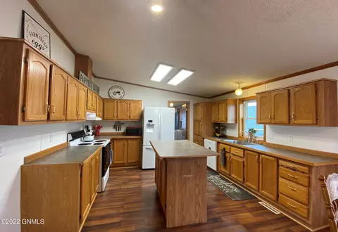 5000 Sumter Dr, Bismarck, ND 58503 photo 3