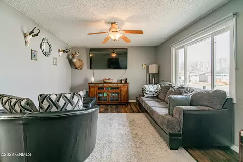 91 Custer Dr, Lincoln, ND 58504 photo 14