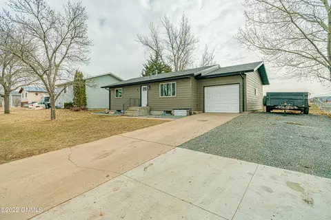 91 Custer Dr, Lincoln, ND 58504 photo 2