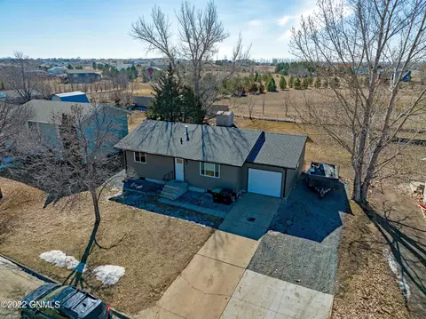 91 Custer Dr, Lincoln, ND 58504 photo 1