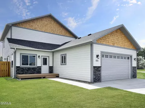 610 39th St E, Williston, ND 58801 photo 2