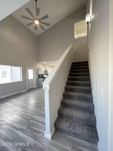 610 39th St E, Williston, ND 58801 photo 5