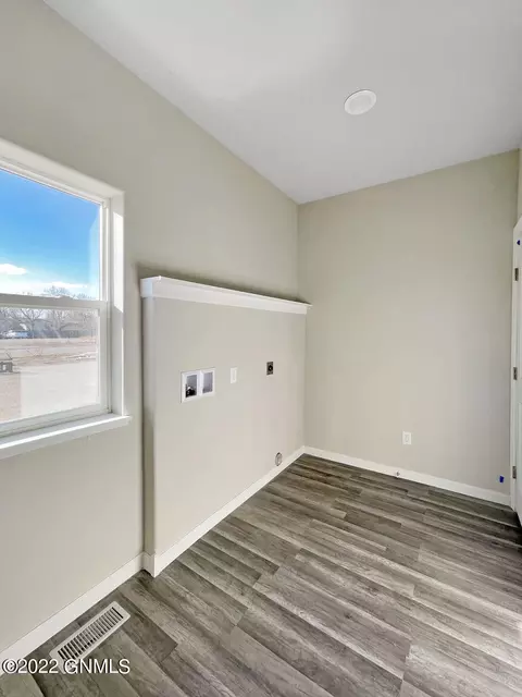 610 39th St E, Williston, ND 58801 photo 18