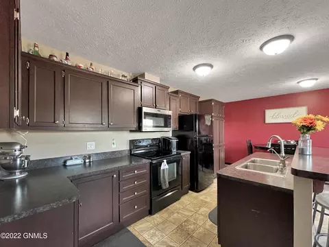 5715 Freedom Ln, Williston, ND 58801 photo 13