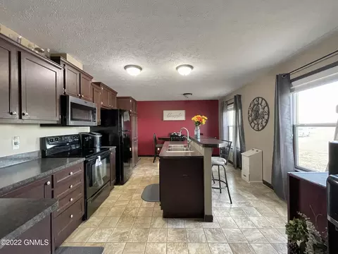 5715 Freedom Ln, Williston, ND 58801 photo 10