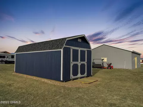 5715 Freedom Ln, Williston, ND 58801 photo 5
