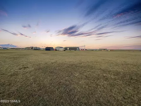 5715 Freedom Ln, Williston, ND 58801 photo 6
