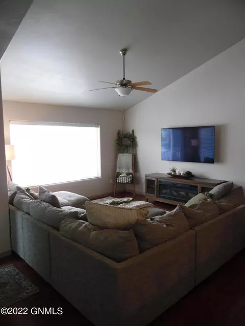 1910 23rd St W, Williston, ND 58801 photo 3