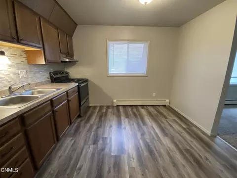 522 5th St W, Williston, ND 58801 photo 7
