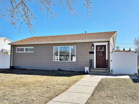 617 18th St W, Williston, ND 58801 photo 1