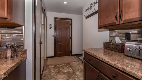 478 Gress St, Dickinson, ND 58601 photo 9
