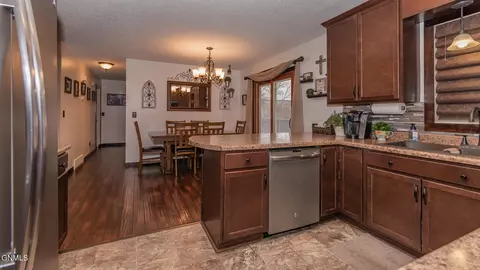 478 Gress St, Dickinson, ND 58601 photo 7