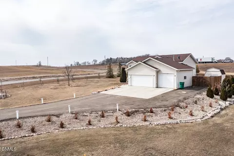 9030 Plainview Dr, Bismarck, ND 58503 photo 7