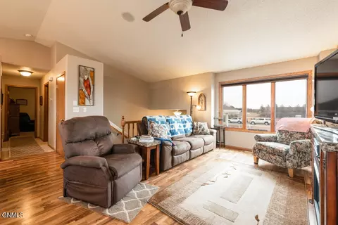 9030 Plainview Dr, Bismarck, ND 58503 photo 15