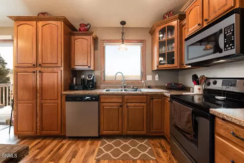 9030 Plainview Dr, Bismarck, ND 58503 photo 9
