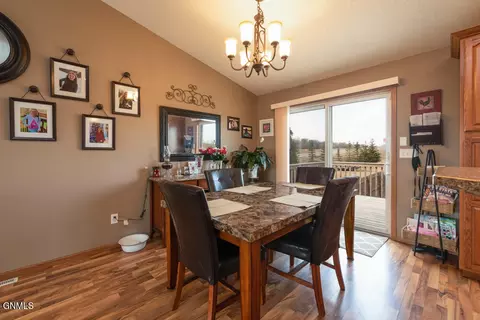 9030 Plainview Dr, Bismarck, ND 58503 photo 14