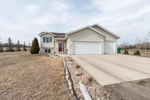 9030 Plainview Dr, Bismarck, ND 58503 photo 8
