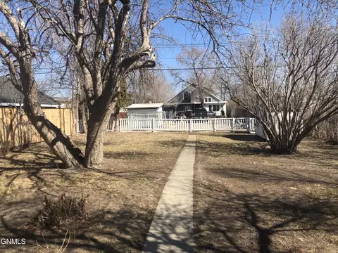 408 3rd Ave E, Williston, ND 58801 photo 18