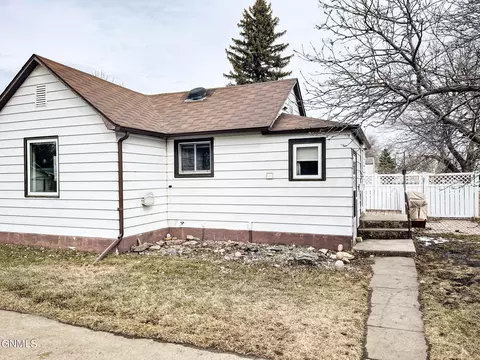 405 4th Ave SW, Steele, ND 58482 photo 4