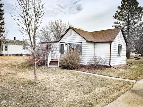 405 4th Ave SW, Steele, ND 58482 photo 1