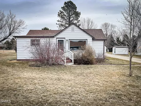 405 4th Ave SW, Steele, ND 58482 photo 2