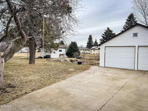 405 4th Ave SW, Steele, ND 58482 photo 6