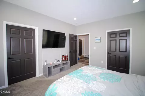 60 Mulberry Loop NE, Minot, ND 58703 photo 18