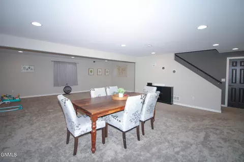 60 Mulberry Loop NE, Minot, ND 58703 photo 24