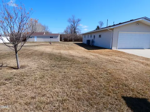 521 Mitchell Ave N, Steele, ND 58482 photo 48