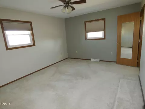 521 Mitchell Ave N, Steele, ND 58482 photo 15