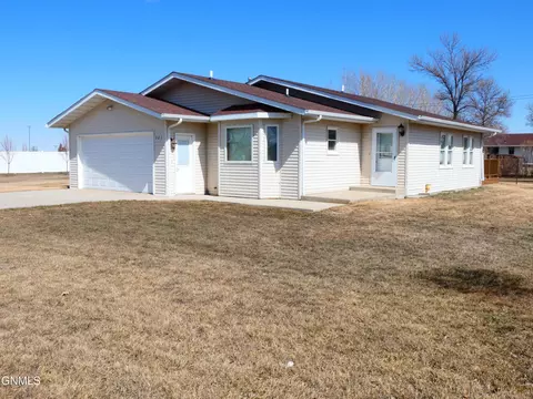521 Mitchell Ave N, Steele, ND 58482 photo 1