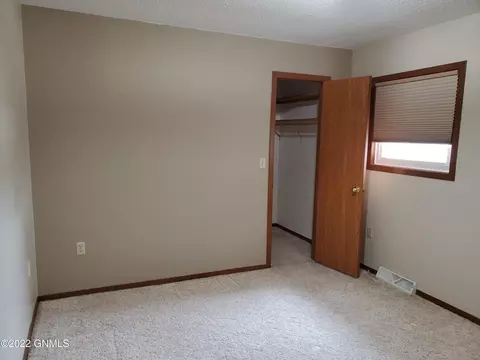 521 Mitchell Ave N, Steele, ND 58482 photo 13