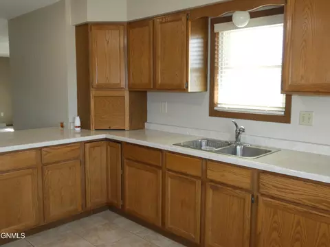 521 Mitchell Ave N, Steele, ND 58482 photo 6