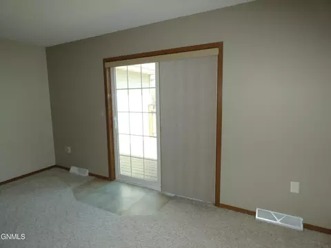 521 Mitchell Ave N, Steele, ND 58482 photo 9