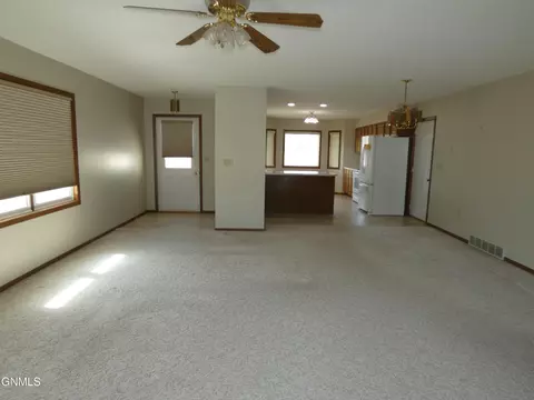 521 Mitchell Ave N, Steele, ND 58482 photo 10