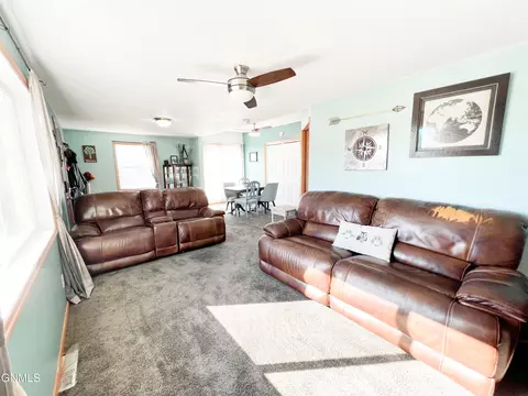 20 5th St Sw St SW, Parshall, ND 58770 photo 7