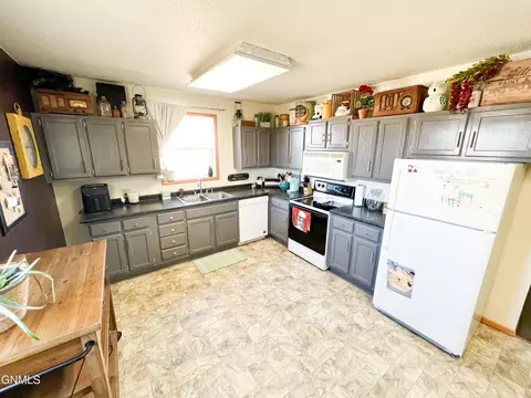 20 5th St Sw St SW, Parshall, ND 58770 photo 13