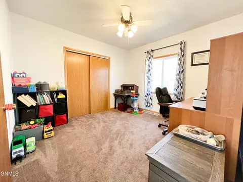 20 5th St Sw St SW, Parshall, ND 58770 photo 9